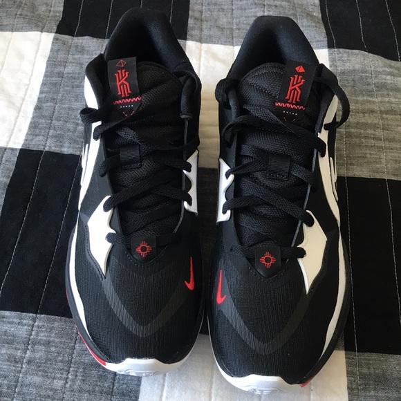 Kyrie - Picture 3 of 3